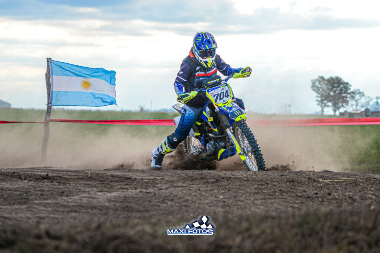 Luque resistió con problemas mecánicos y consiguió la victoria en la Moto 3